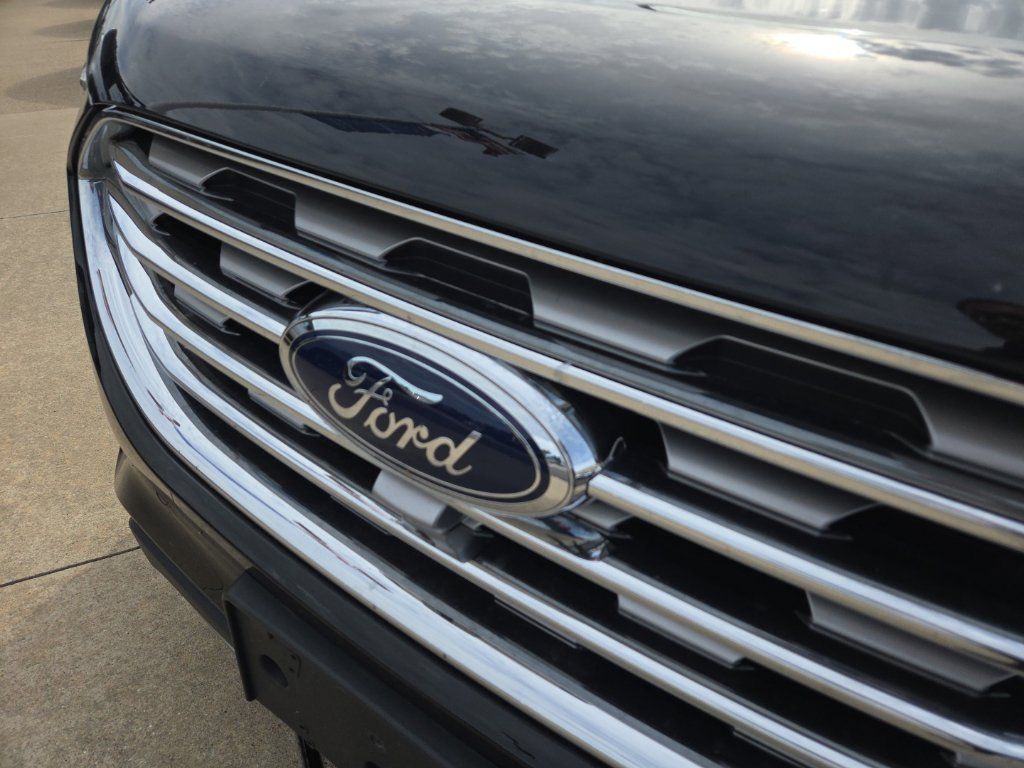 Certified 2024 Ford Edge Titanium w/ Equipment Group 301A AWD/4WD image 2