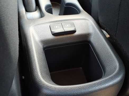Used 2022 Nissan Versa S FWD image 12