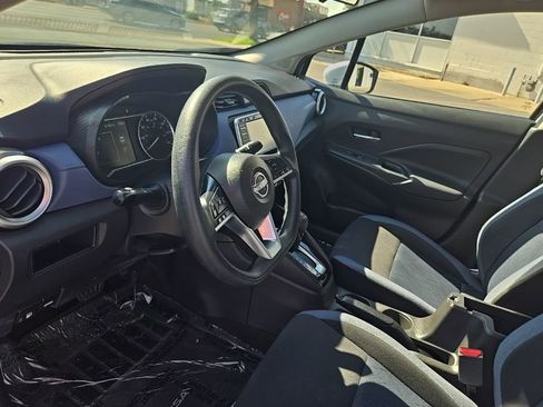 Used 2023 Nissan Versa SV image 11