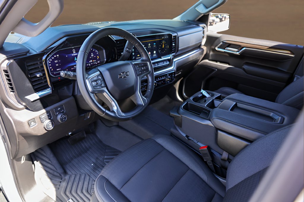Used 2025 Chevrolet Silverado 1500 RST AWD/4WD image 10