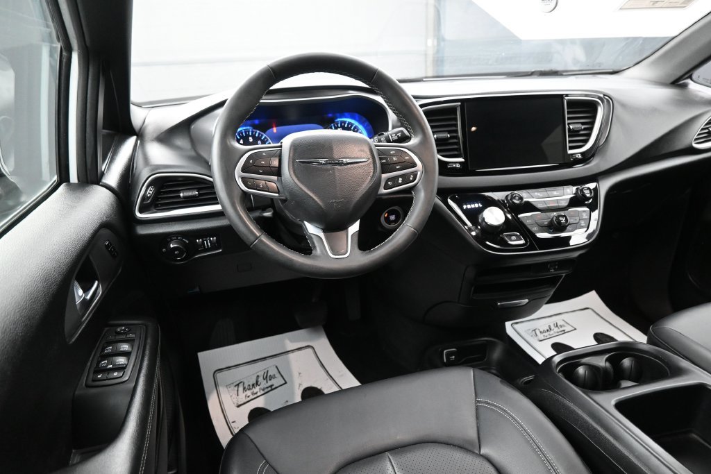 Used 2026 Chrysler Pacifica Select FWD image 23