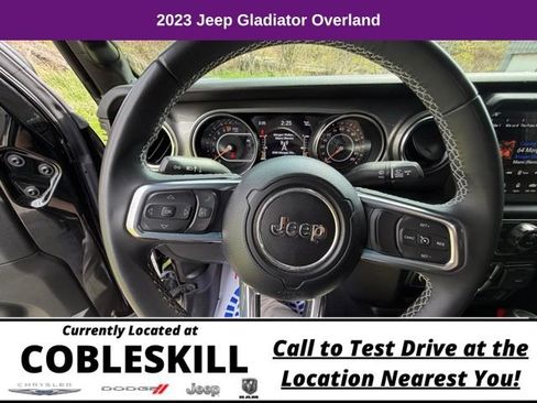 Used 2023 Jeep Gladiator Overland AWD/4WD image 20