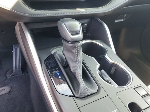 Used 2024 Toyota Highlander LE image 12