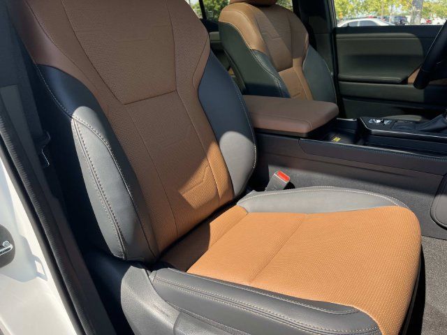 Certified 2026 Lexus GX 550 w/ Accessory Package (ZB) AWD/4WD image 29