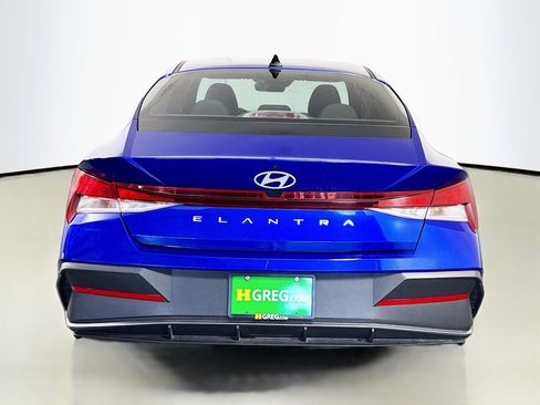 Used 2024 Hyundai Elantra SE image 8