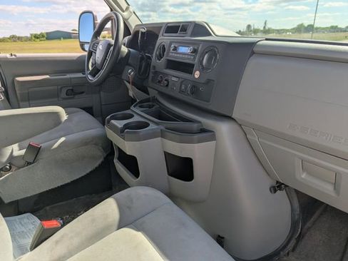 Used 2023 Ford E-450 and Econoline 450 Super Duty RWD image 17