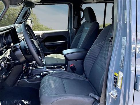 Used 2025 Jeep Wrangler Unlimited Rubicon 4xe w/ Safety Group AWD/4WD image 21