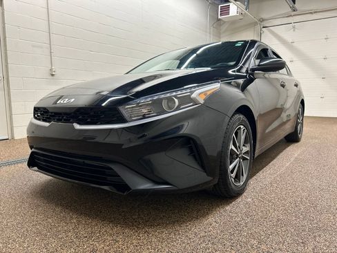 Used 2023 Kia Forte LXS FWD image 5