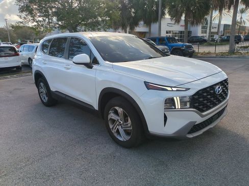 Used 2021 Hyundai Santa Fe SE image 2
