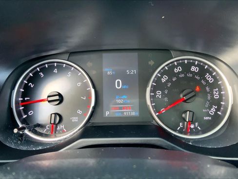 Used 2022 Toyota RAV4 LE FWD image 25
