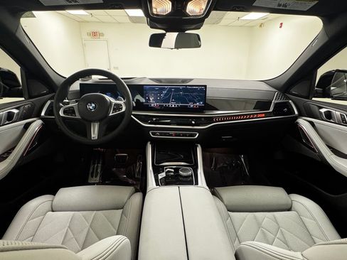 Used 2024 BMW X6 xDrive40i w/ Premium Package image 17