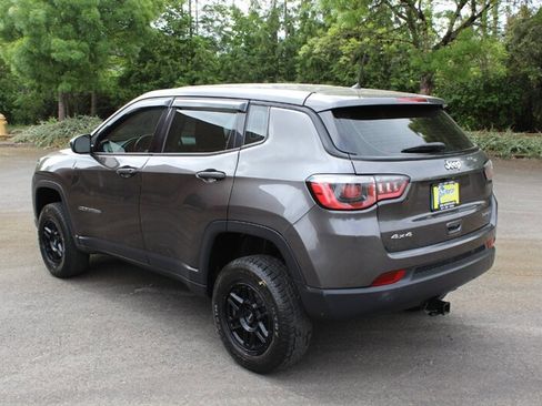 Used 2018 Jeep Compass Sport w/ Cold Weather Group AWD/4WD image 3