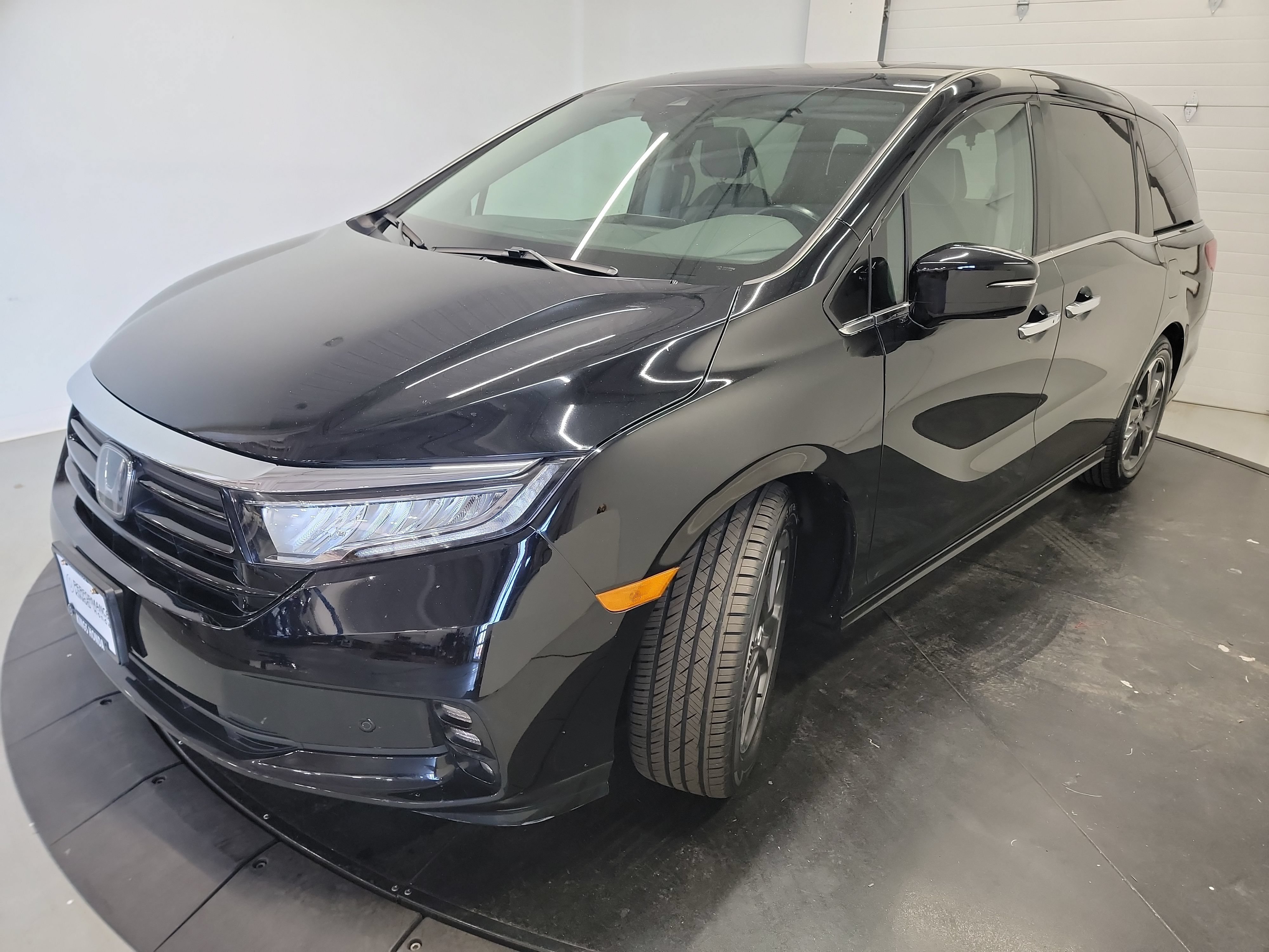 Used 2024 Honda Odyssey Elite image 3
