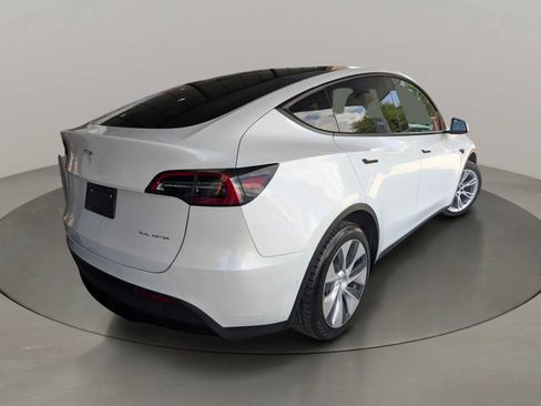 Used 2021 Tesla Model Y Long Range AWD/4WD image 5