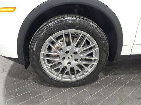 Used 2017 Porsche Cayenne S image 2