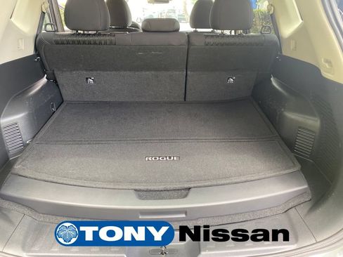 Used 2019 Nissan Rogue SV FWD image 11
