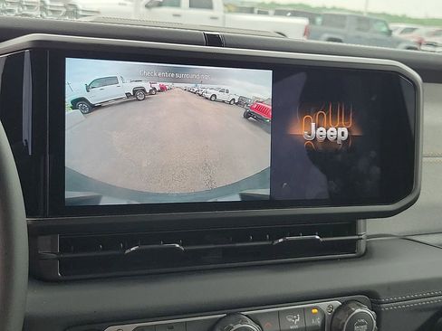 Used 2026 Jeep Wrangler Sahara image 16