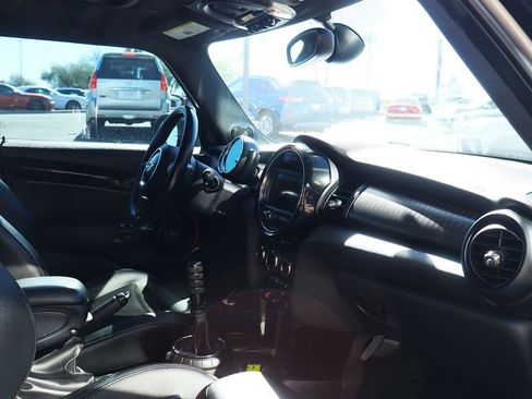 Used 2017 MINI Cooper S image 35