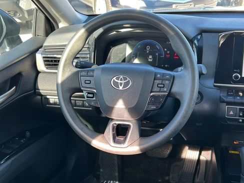 Used 2025 Toyota Camry LE image 37