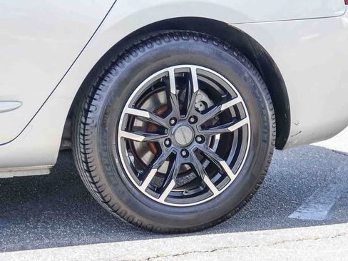 Used 2007 Kia Rondo LX image 10