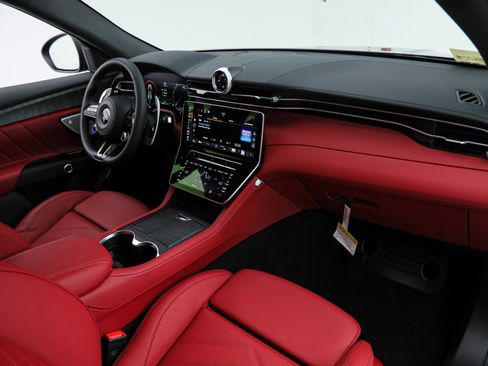 Used 2026 Maserati Grecale Modena image 12