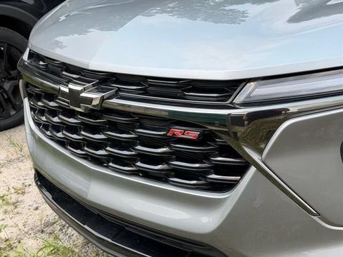 Used 2025 Chevrolet Trax RS w/ Sunroof Package FWD image 6