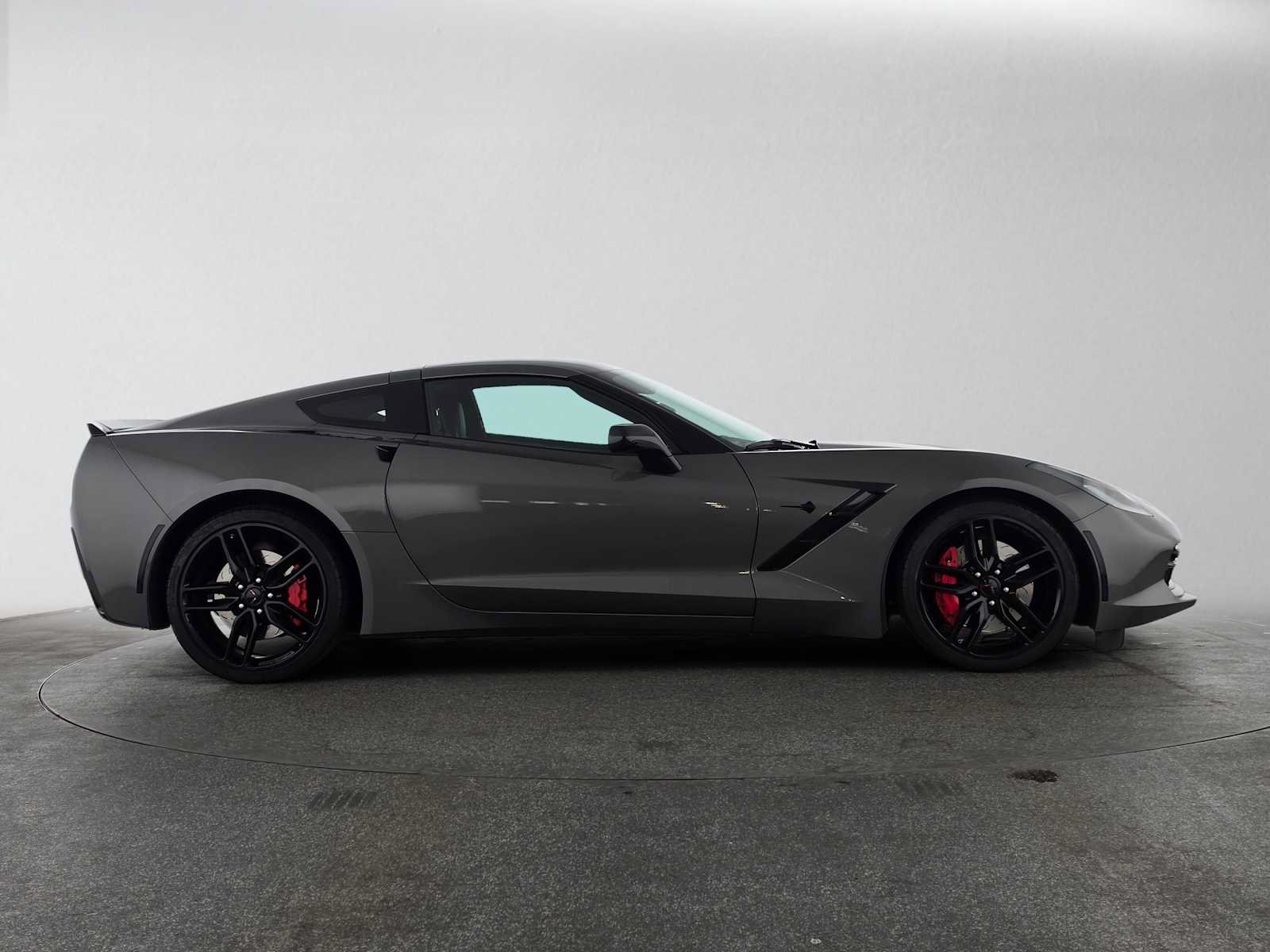 Used 2016 Chevrolet Corvette Stingray Coupe w/ 3LT Preferred Equipment Group RWD image 2