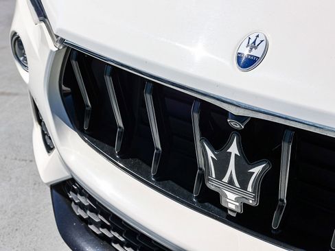 Used 2023 Maserati Levante Modena AWD/4WD image 11