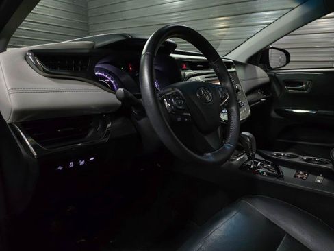 Used 2018 Toyota Avalon XLE Premium image 10