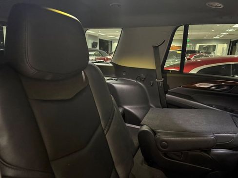 Used 2019 Cadillac Escalade Luxury image 10