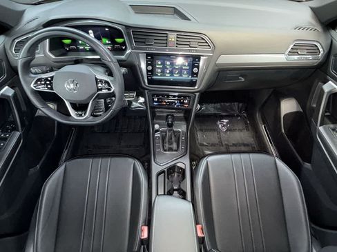 Certified 2023 Volkswagen Tiguan SE R-Line FWD image 24