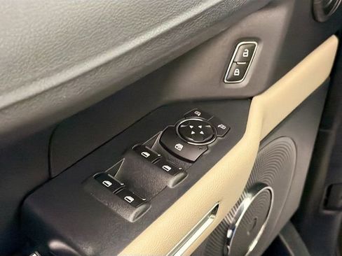 Used 2023 Ford Expedition XLT AWD/4WD image 18