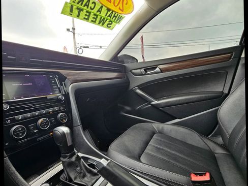 Used 2022 Volkswagen Passat 2.0T image 29