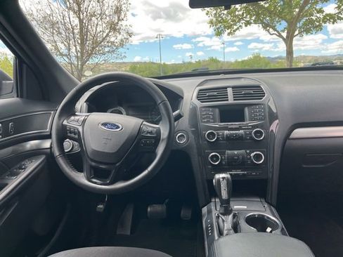 Used 2018 Ford Explorer XLT image 16