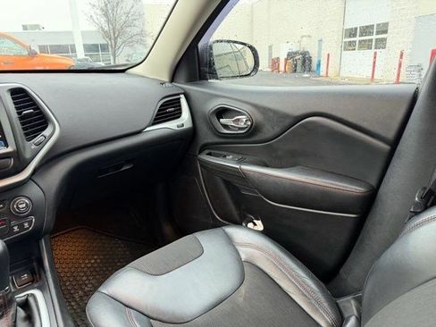 Used 2017 Jeep Cherokee Trailhawk w/ Cold Weather Group image 19