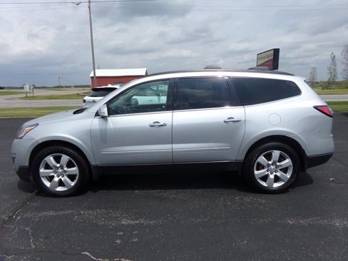 Used 2017 Chevrolet Traverse LT w/ Style and Technology Package AWD/4WD image 2