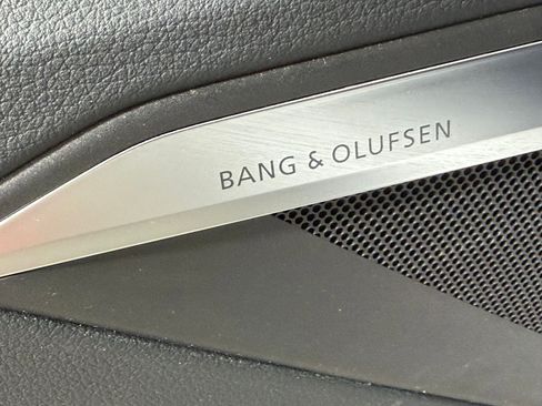 Used 2022 Audi e-tron Premium Plus w/ Premium Plus Package image 19