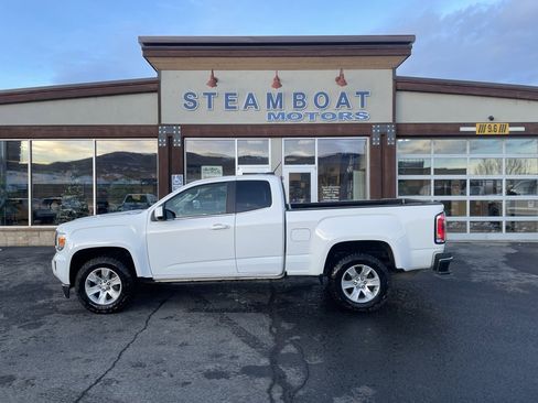 Used 2018 GMC Canyon SLE w/ SLE Convenience Package image 2