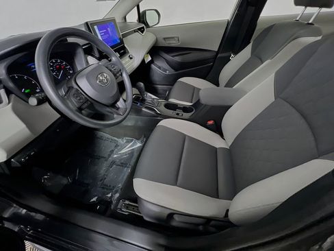 Used 2025 Toyota Corolla LE FWD image 11