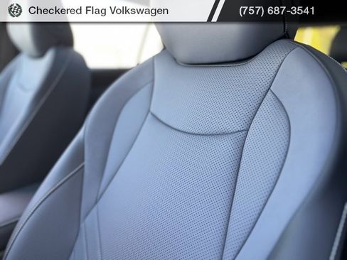 New 2026 Volkswagen Tiguan SE R-Line image 22