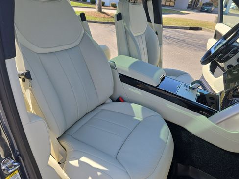 New 2026 Land Rover Range Rover Long Wheelbase SE image 10