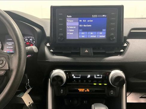 Used 2019 Toyota RAV4 LE AWD/4WD image 19