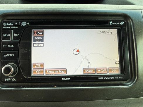 Used 2012 Toyota Sienna LE FWD image 31