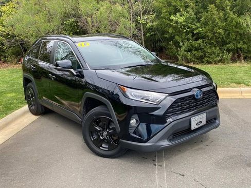 Used 2020 Toyota RAV4 XLE w/ XLE Grade Weather Package image 1