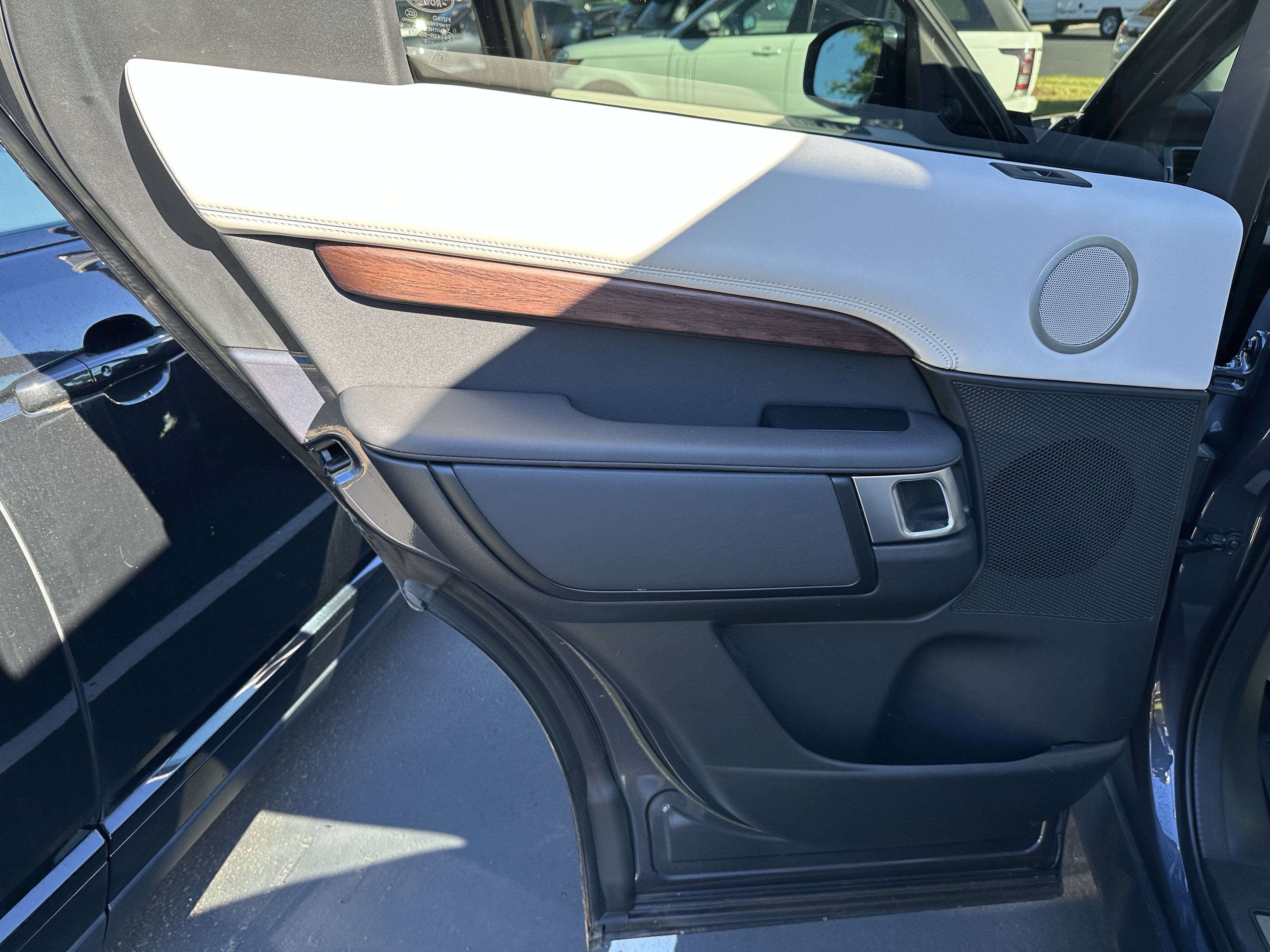 Certified 2024 Land Rover Discovery S AWD/4WD image 29