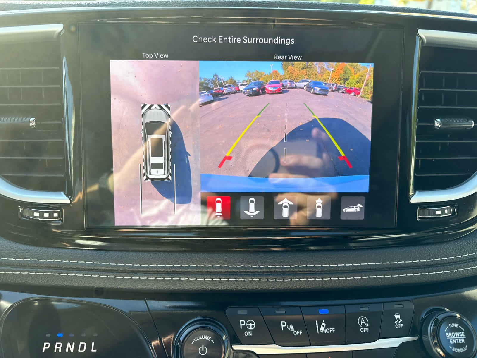 Used 2024 Chrysler Pacifica Limited w/ Uconnect Theater Family Group FWD image 27