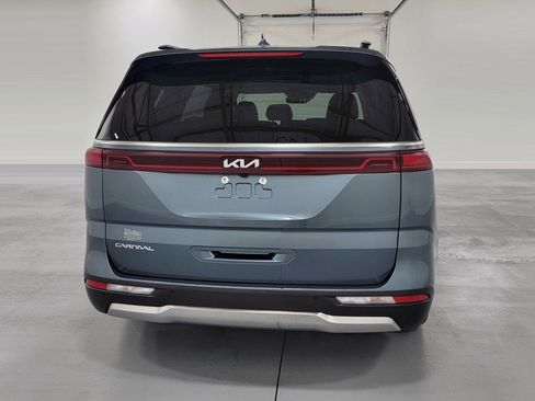 Used 2024 Kia Carnival SX Prestige image 7