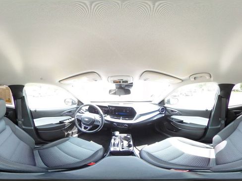 Used 2025 Chevrolet Trax LT w/ LT Convenience Package FWD image 42