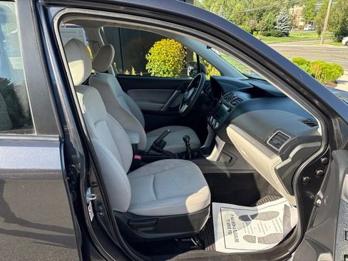 Used 2017 Subaru Forester 2.5i AWD/4WD image 14