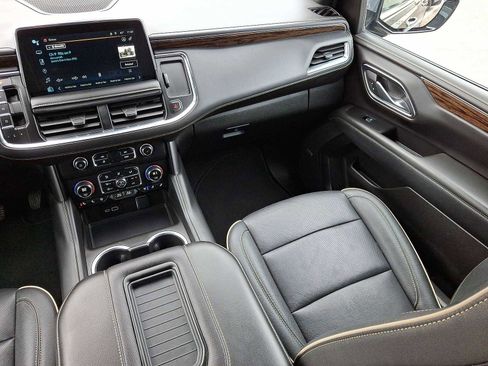 Used 2024 Chevrolet Suburban Premier image 12